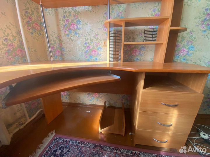 Компьютерный стол