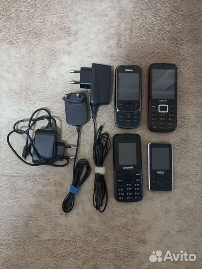 Зарядное устройство,плеер и телефоны на запчасти