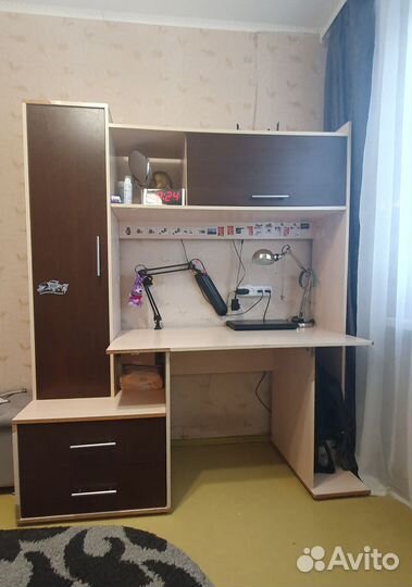 Письменный стол