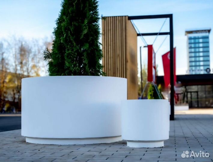 Парковые бетонные вазоны, скамьи