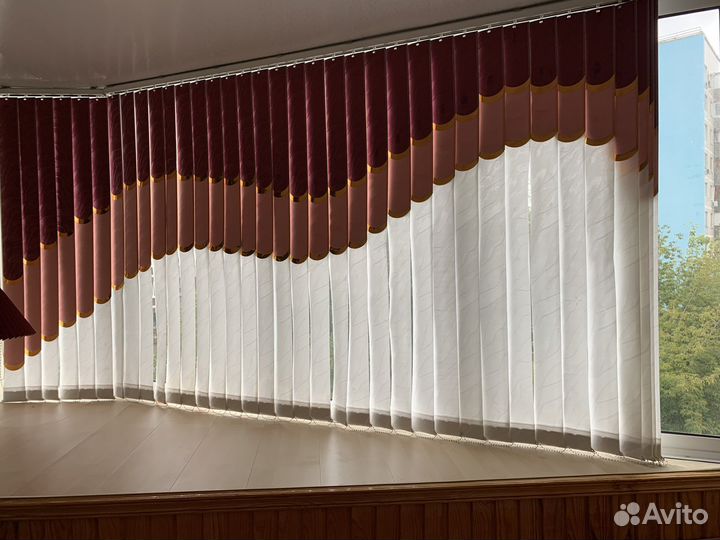 Балконные рамы из алюминия плюс жалюзи