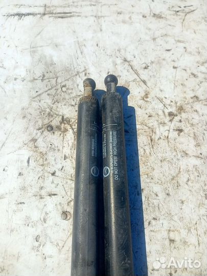 Амортизатор багажника Лада Калина