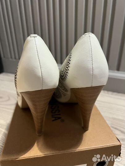 Туфли женские с перфорацией vallenssia кожа 40