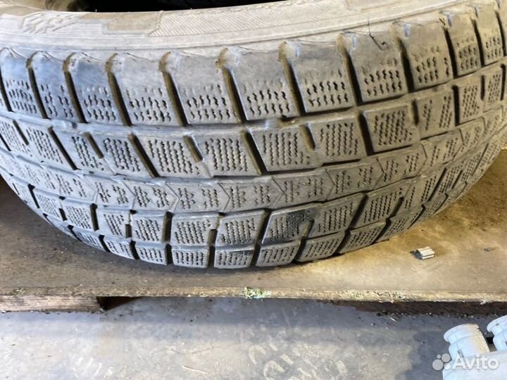 Roadstone Winguard Ice 215/65 R16