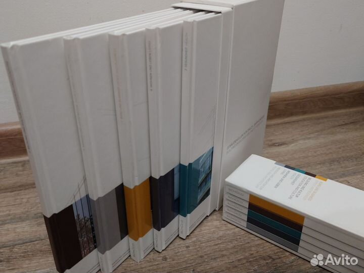 Книги по архитектуре в подарочной коробке