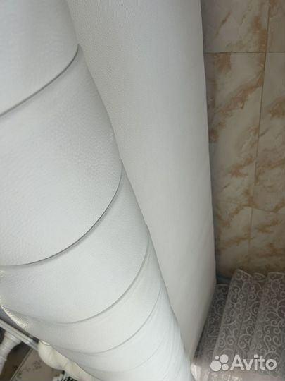 Кожаный диван