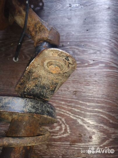 Стойка передняя правая Opel Vectra A 1988-1995