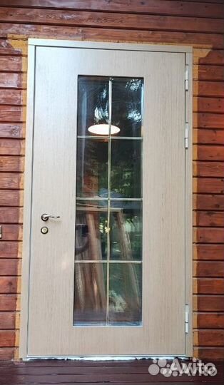 Уличная входная дверь с максимальным стеклом