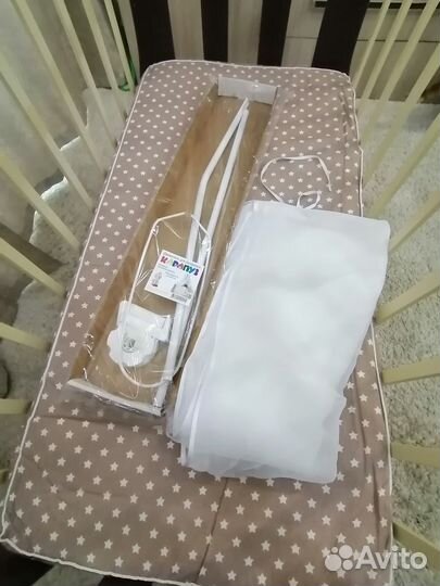 Детская кроватка с маятником