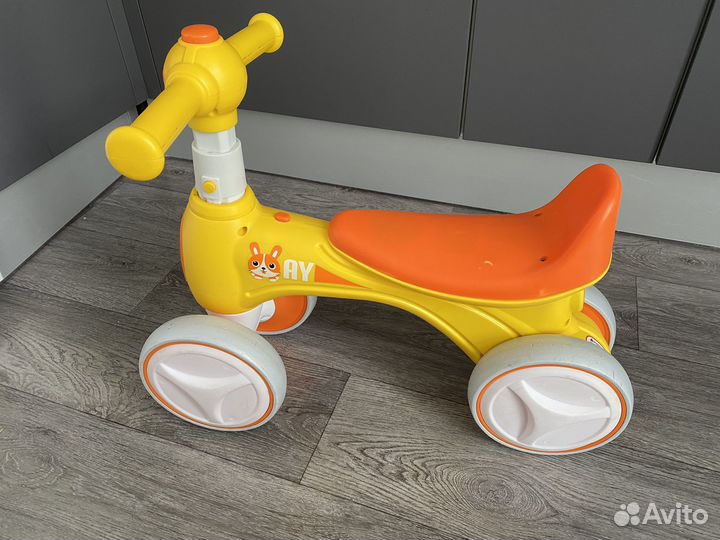 Беговел четырехколесный