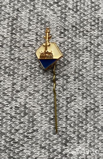 Значок времен СССР - Город Ленинград. Маяк - Река