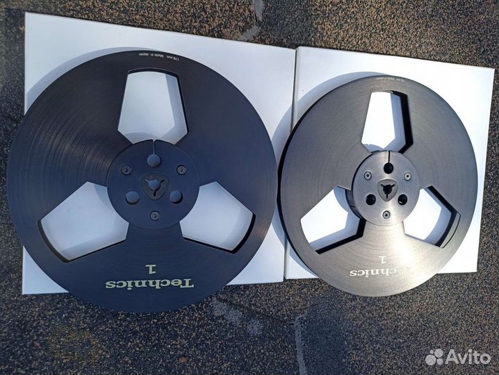 Металлическая катушка для магнитофона