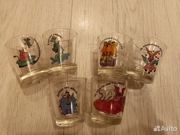 Набор стопок с тостами