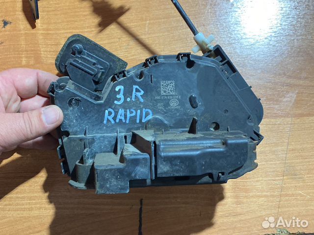 Шкода рапид 2019 задний правый замок двери