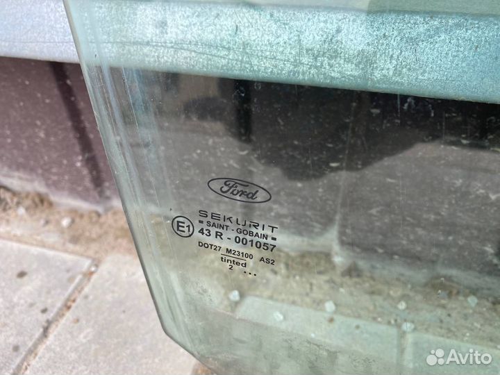 Стекло дверное переднее правое Ford Focus 1