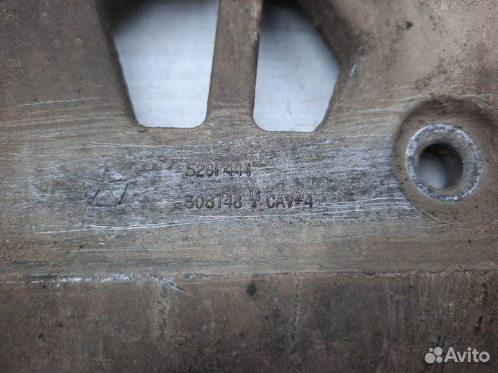 Кронштейн компрессора кондиционера Chrysler