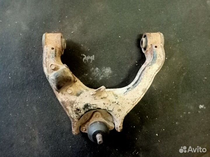 Рычаг подвески передний левый Mitsubishi Pajero