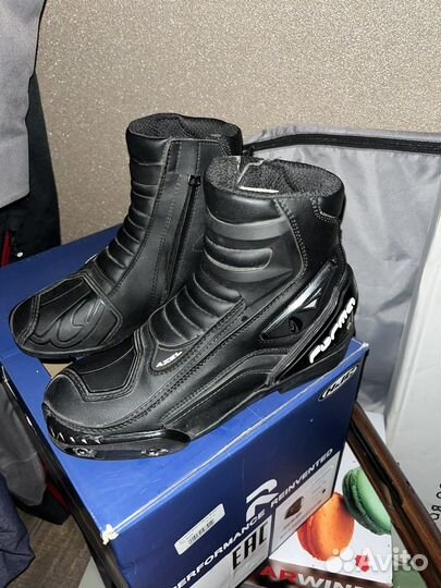 Мотоботы forma axel 41(40)