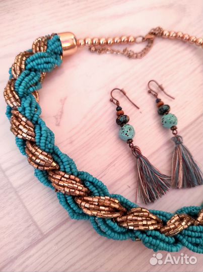 Украшение бохо из бисера