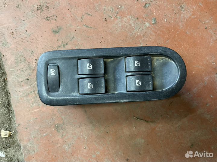Блок стеклоподъемников Renault