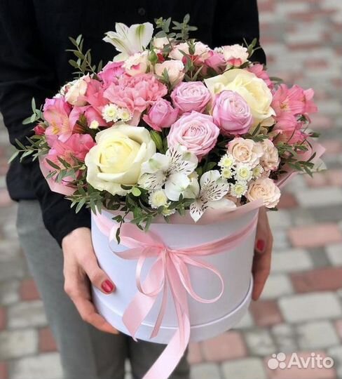 Цветы в шляпной коробке