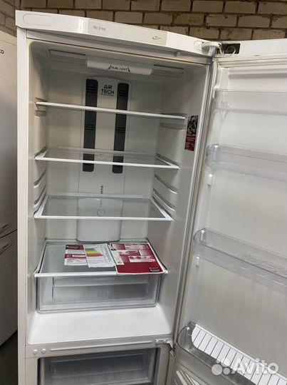 Холодильник Hotpoint Ariston No frost (2.камеры)