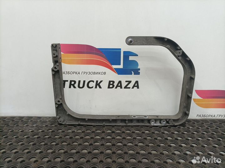 7421236795 Кронштейн крыла передний левый