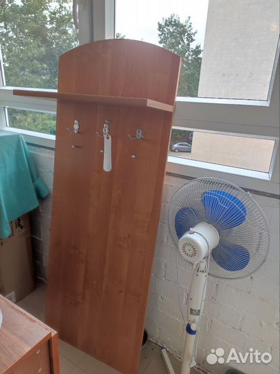 Вешалка и зеркало