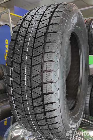 Bridgestone Blizzak DM-V3 275/60 R20 115