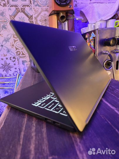 MSI modern (Corei3/8/256)