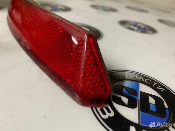 Отражатель бампера левый BMW F07