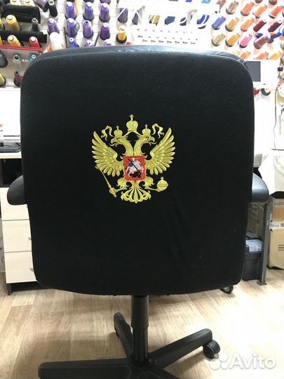 Логотипы на одежде, вышивка машинной программы