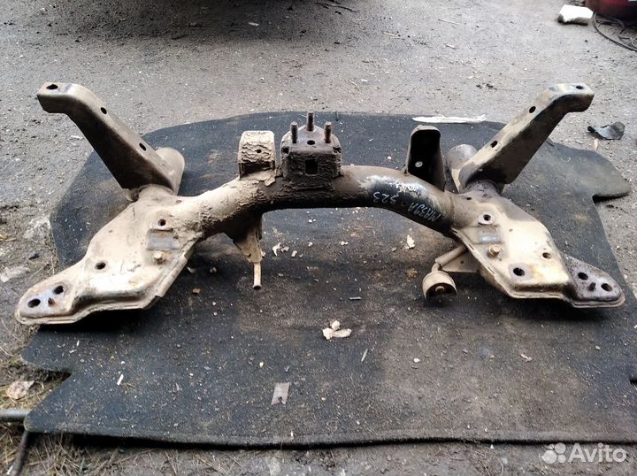 Подрамник балка подмоторная mazda 323 bj