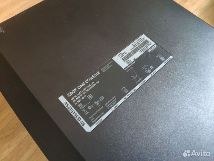 Xbox one fat + 250 игр по геймпас