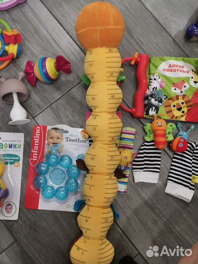 Развивающие игрушки для малышей пакетом