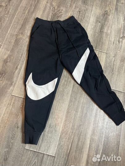 Спортивные штаны nike swoosh