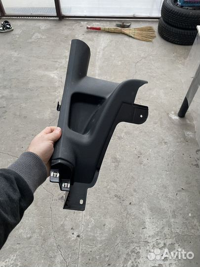 Накладки на пороги веста