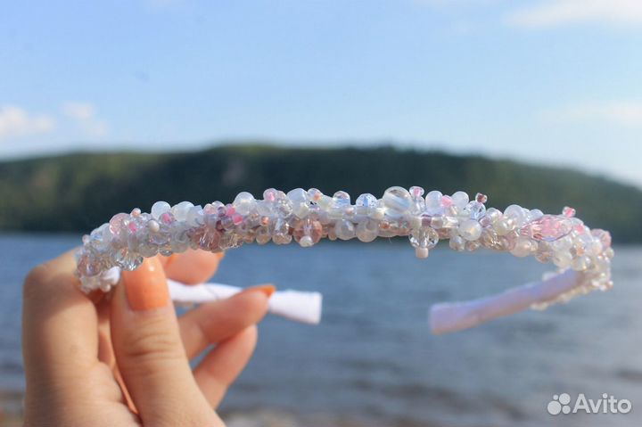 Ободок с бусинами праздничный ручной работы