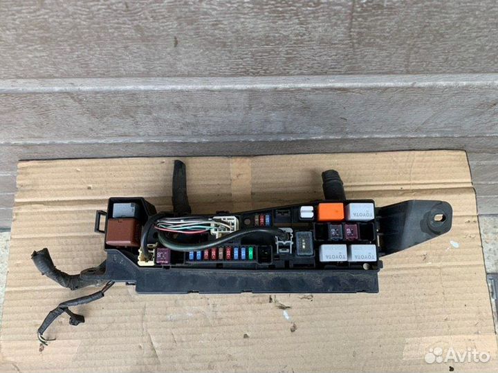 Блок предохранителей Toyota Corolla E120 1.4 4zzfe