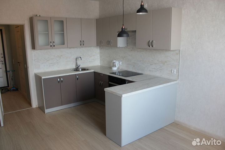 Кухонный гарнитур с доводчиками