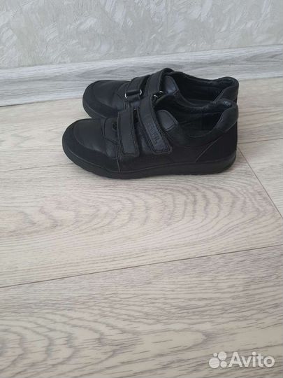 Школьные ботинки