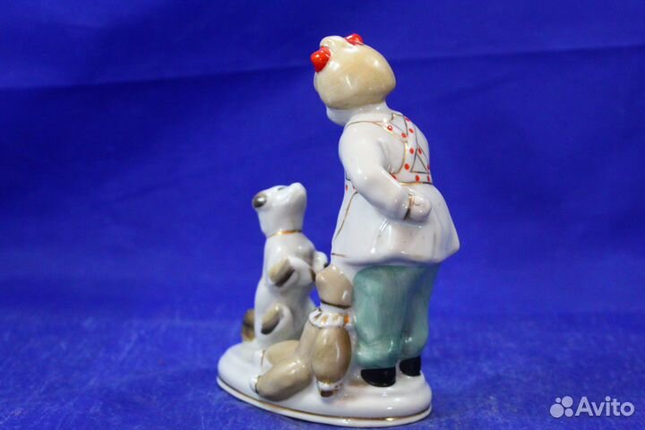Статуэтка фарфор Девочка с собачкой и мишкой А ну