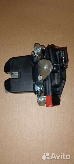 6RU827505A замок крышки багажника Polo sedan