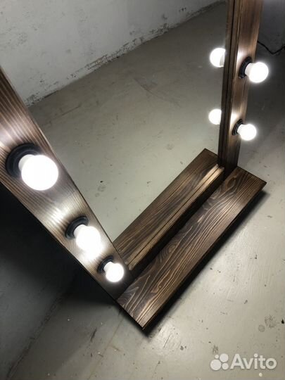 Гримерное зеркало с подсветкой