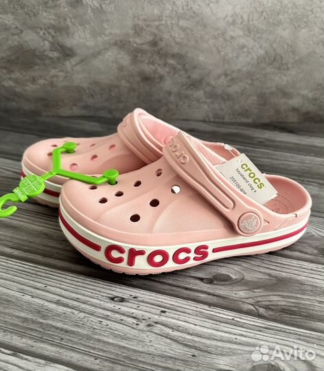 Новые Crocs для девочки