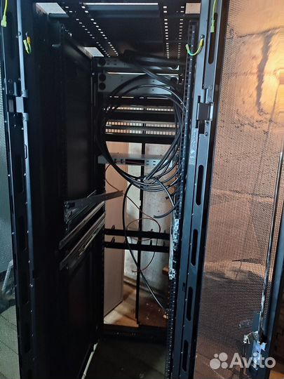 Серверный шкаф APC