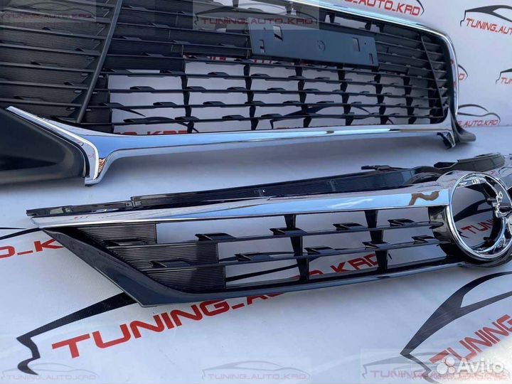 Решетка радиатора Toyota Camry 55 exclusive T7204