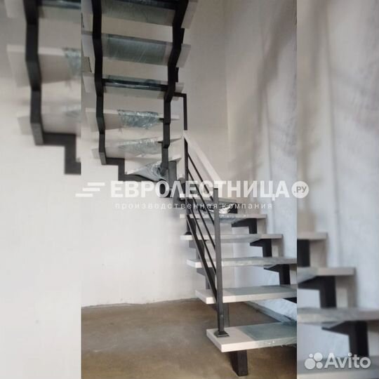 Лестница на металлическом каркасе
