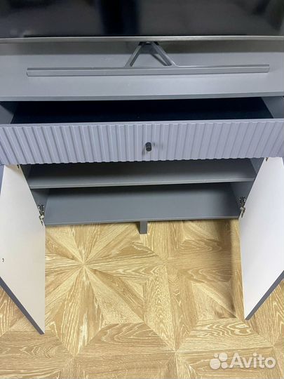 Тумба - комод под телевизор рефленая