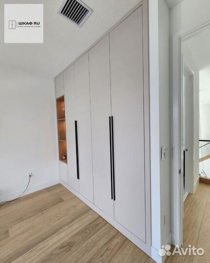 Шкаф распашной с фрезеровкой